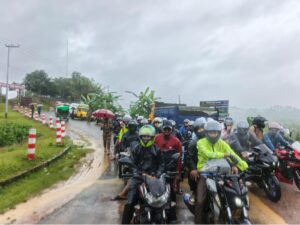 সেনাবাহিনীর নিরাপত্তায় সাজেক ছাড়লেন আটকে পড়া ৪২১ পর্যটক