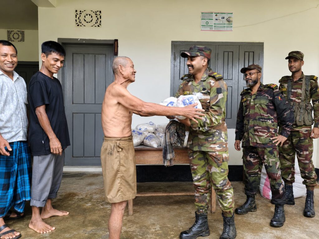 বন্যাকবলিত দুই শতাধিক পরিবারের পাশে বাঘাইহাট জোন, বিতরণ করা হলো জরুরি খাদ্যসামগ্রী