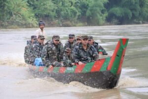 দুর্গম মেরিনচরে বন্যাদুর্গত মানুষের মাঝে মানবিক সহায়তা বিতরণ করল সেনাবাহিনীর আলীকদম জোন