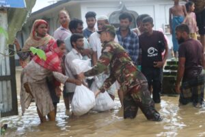 বন্যার দুর্দিনে ৩৪০ পরিবারের পাশে বান্দরবান রিজিয়ন, চিকিৎসাসেবা পেল দেড় শতাধিক মানুষ