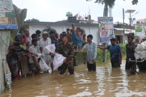 বন্যার দুর্দিনে ৩৪০ পরিবারের পাশে বান্দরবান রিজিয়ন, চিকিৎসাসেবা পেল দেড় শতাধিক মানুষ