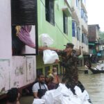 বন্যার দুর্দিনে ৩৪০ পরিবারের পাশে বান্দরবান রিজিয়ন, চিকিৎসাসেবা পেল দেড় শতাধিক মানুষ