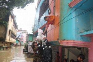 বান্দরবানের ডুবন্ত জনপদে সেনাবাহিনীর মানবিক অভিযান, ২৩২ পরিবারে স্বস্তি