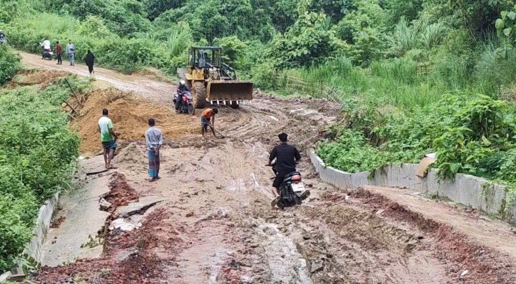 রাঙামাটিতে বন্যার পানি নামছে, সামনে খাদ্যসংকটের শঙ্কা