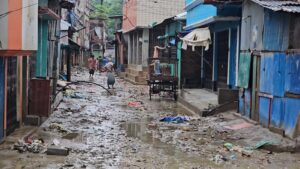বান্দরবানে বন্যার পানি নামছে, শুরু পুনর্গঠনের কঠিন লড়াই