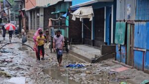 বান্দরবানে বন্যার পানি নামছে, শুরু পুনর্গঠনের কঠিন লড়াই