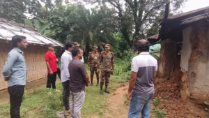 বৃষ্টিতে ঘর হারানো বৃদ্ধ কচাকলা ত্রিপুরার পাশে সেনাবাহিনী, নির্মাণ হচ্ছে নতুন বসতঘর
