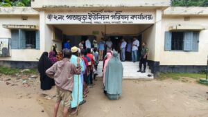 রামগড়ে বন্যা ও ভূমিধসে ক্ষতিগ্রস্ত ২৮১ পরিবারকে ত্রাণ দিল উপজেলা প্রশাসন