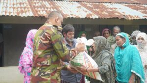 রাঙামাটির নানিয়ারচরে বন্যায় ক্ষতিগ্রস্ত ৩০ পরিবারের পাশে সেনাবাহিনী