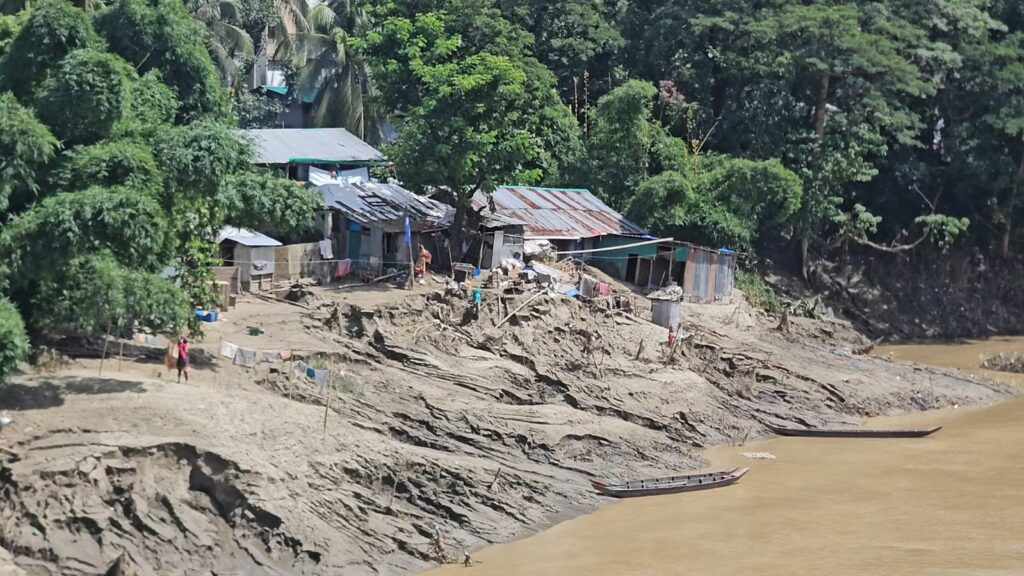 বান্দরবানে বন্যা পরিস্থিতির উন্নতি, পানি নামলেও কাটেনি দুর্ভোগ