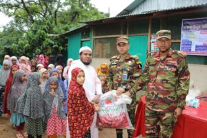 দীঘিনালায় এতিমখানা ও মাদ্রাসায় শিক্ষার্থীদের মাঝে চারা ও ত্রাণ বিতরণ করল সেনাবাহিনী