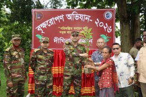 বৃক্ষরোপণ কর্মসূচি: দীঘিনালায় সেনাবাহিনীর উদ্যোগে ২৬ হাজার ফলজ, বনজ ও ঔষধি গাছের চারা বিতরণ