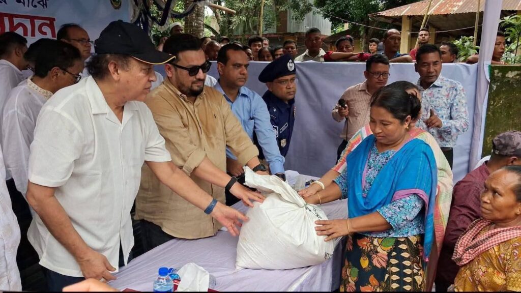 পাহাড়ি ঢলে ক্ষতিগ্রস্তদের পাশে সরকার, ‘রংধনু জাতি’ গঠনে চেয়েছেন সকলের সহযোগিতা- প্রতিমন্ত্রী মীর হেলাল