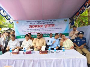 পাহাড়ি ঢলে ক্ষতিগ্রস্তদের পাশে সরকার, ‘রংধনু জাতি’ গঠনে চেয়েছেন সকলের সহযোগিতা- প্রতিমন্ত্রী মীর হেলাল