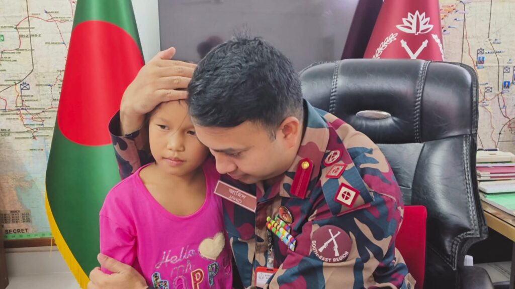 ​সাজেকে সড়ক দুর্ঘটনায় নিহত শিক্ষিকার পরিবারের পাশে দাঁড়াল বিজিবি, নিল অনাথ শিশুর দায়িত্ব