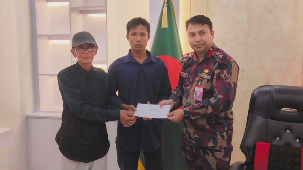 নিহত শিক্ষিকার পরিবারের জন্য ৪ লাখ টাকার সহায়তা, শিশুর ভবিষ্যতের দায়িত্ব নিল বিজিবি