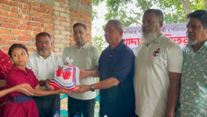 বন্যায় ক্ষতিগ্রস্ত বাক-শ্রবণ প্রতিবন্ধী শিক্ষার্থী ও পরিবারের পাশে রাঙামাটি জেলা পরিষদ