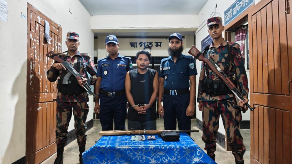লংগদুতে চাঁদা আদায়ের সময় জেএসএস কালেক্টর আটক, অস্ত্র ও নগদ টাকা জব্দ