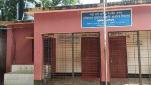 পাহাড় ধসে ঝুঁকিতে নানিয়ারচর পুনর্বাসন সরকারি প্রাথমিক বিদ্যালয়, আতঙ্কে শিক্ষক-শিক্ষার্থীরা