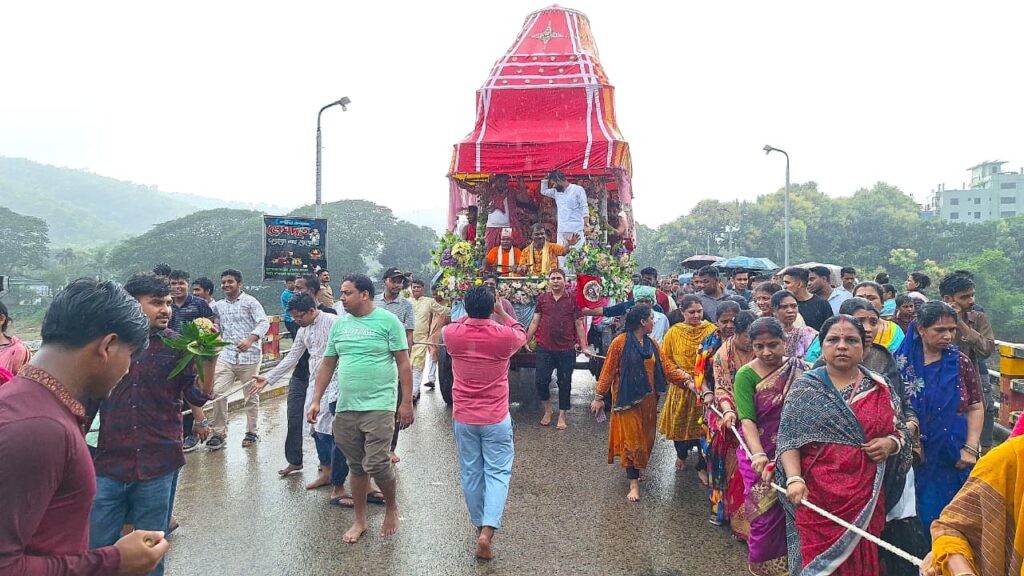 বর্ণাঢ্য আয়োজনে বান্দরবানে সমাপ্ত হলো সনাতন ধর্মাবলম্বীদের উল্টো রথযাত্রা