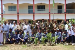 জলবায়ু মোকাবিলায় সেনাবাহিনীর লংগদু জোনের সবুজ অভিযান, ৯ হাজার চারা বিতরণ