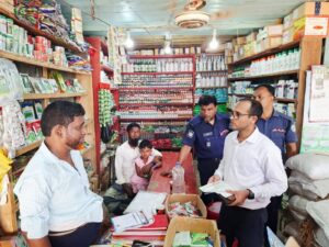 লংগদুর মাইনীমুখ বাজারে অবৈধ কারেন্ট জালের বিরুদ্ধে প্রশাসনের অভিযান, জরিমানা