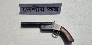 সীমান্তে বিজিবির সঙ্গে সশস্ত্র চোরাকারবারীদের গোলাগুলি, বিদেশি পিস্তল-গোলাবারুদ উদ্ধার 