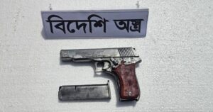 সীমান্তে বিজিবির সঙ্গে সশস্ত্র চোরাকারবারীদের গোলাগুলি, বিদেশি পিস্তল-গোলাবারুদ উদ্ধার 