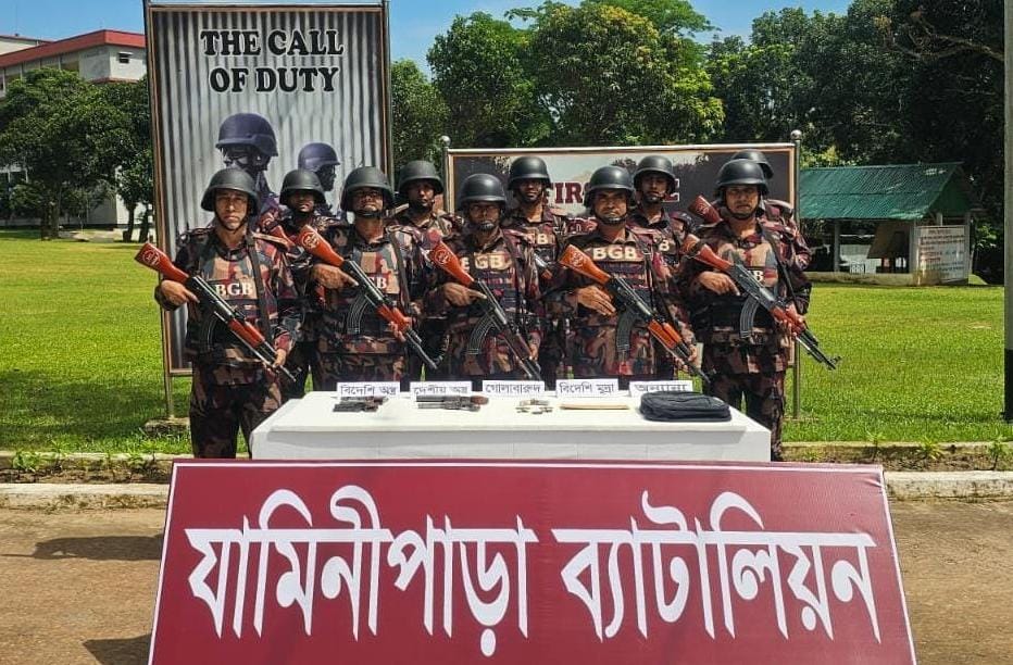 সীমান্তে বিজিবির সঙ্গে সশস্ত্র চোরাকারবারীদের গোলাগুলি, বিদেশি পিস্তল-গোলাবারুদ উদ্ধার