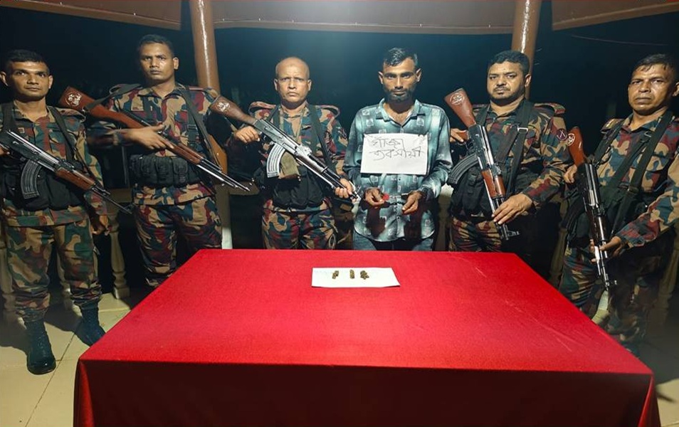 লংগদুতে বিজিবির অভিযানে গাঁজাসহ মাদক কারবারি আটক