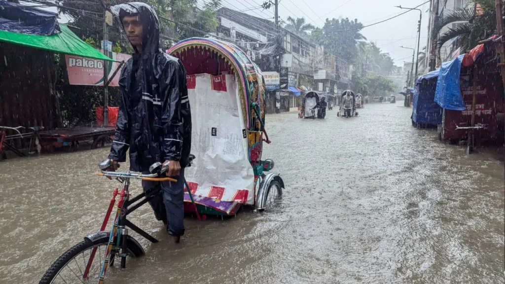 পানিবন্দি সাড়ে ৪ লাখ মানুষ, খাদ্য ও বিশুদ্ধ পানির তীব্র সংকট