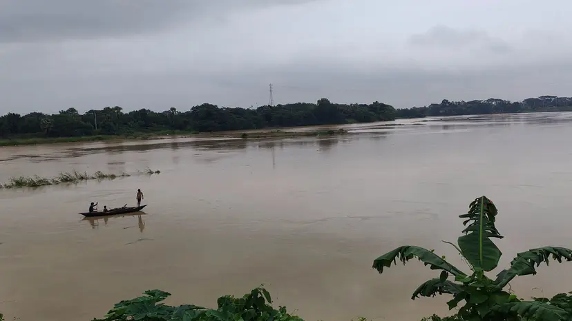 তলিয়ে যাচ্ছে গোমতী নদীর চর, কড়া নাড়ছে চব্বিশের ক্ষত
