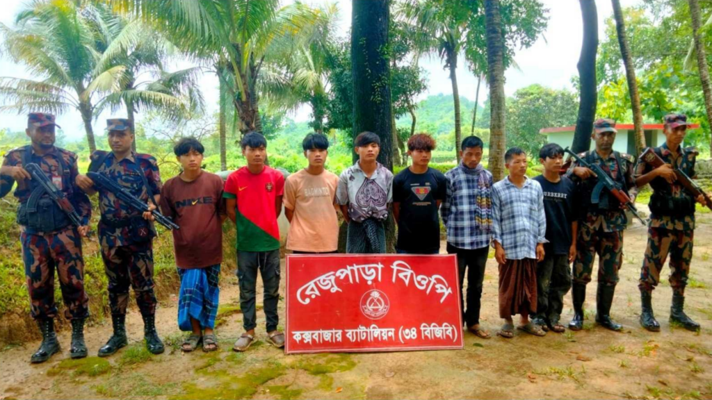 নাইক্ষ্যংছড়ি সীমান্ত দিয়ে অবৈধ অনুপ্রবেশের সময় মিয়ানমারের ৮ নাগরিক আটক