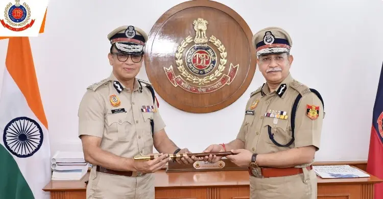আন্দোলন থামাতে না পারায় দিল্লির পুলিশ কমিশনারকে সরিয়ে দিল মোদী সরকার