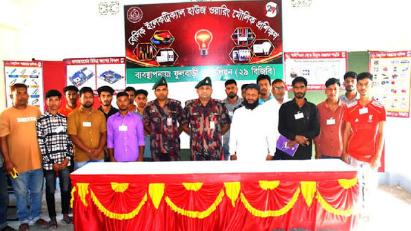 দিনাজপুরে ২৯ বিজিবির উদ্যোগে ইলেকট্রিক্যাল হাউজ ওয়্যারিং প্রশিক্ষণের উদ্বোধন