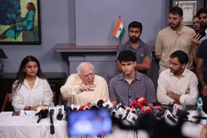 ভারতে প্রশ্নফাঁস বিরোধী আন্দোলনকারীদের গ্রেপ্তার ও হয়রানির অভিযোগ, ফের বিক্ষোভের হুঁশিয়ারি