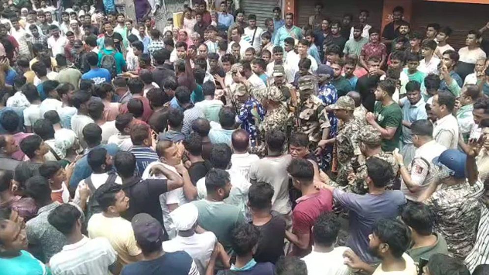 কিশোরীকে সংঘবদ্ধ ধর্ষণের পর হত্যা, বিক্ষোভে উত্তাল পশ্চিমবঙ্গ