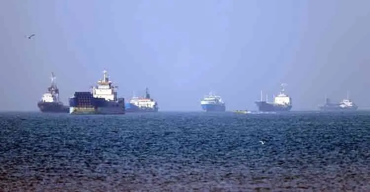 হরমুজে চলাচলকারী জাহাজে ভারতীয় নাবিক নিয়োগ বন্ধের নির্দেশ