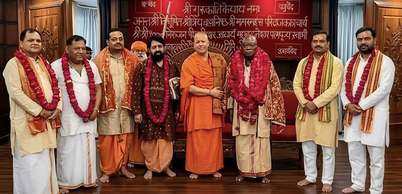 ভারতীয় বিতর্কিত ব্যবসায়ীর দক্ষিণ আফ্রিকার সাবেক প্রেসিডেন্ট জুমার বৈঠক ঘিরে তোলপাড়