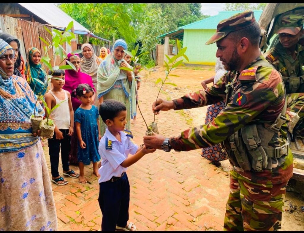 পরিবেশ রক্ষায় সেনাবাহিনীর ব্যতিক্রমী উদ্যোগ, খাগড়াছড়িতে ৩৫ হাজার চারা বিতরণ