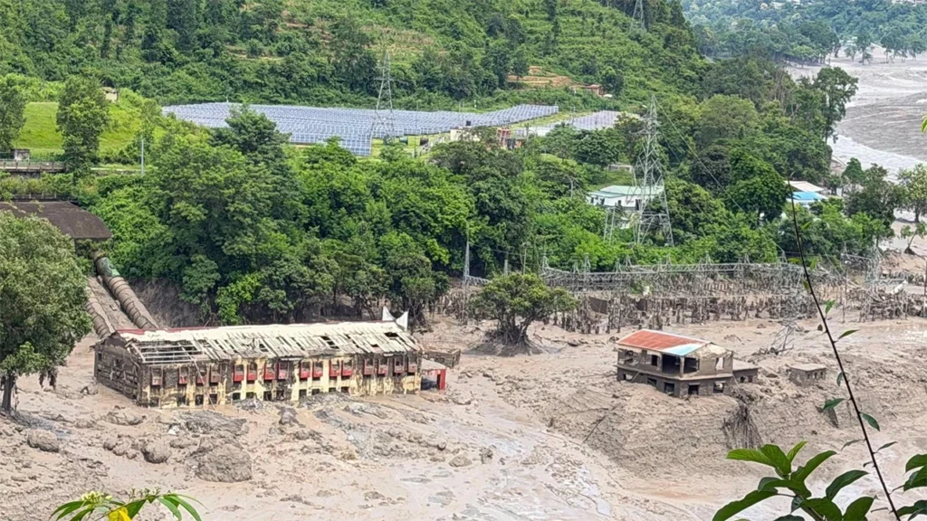 নেপাল-তিব্বত সীমান্তে আকস্মিক বন্যায় ১৭ জনের মৃত্যু