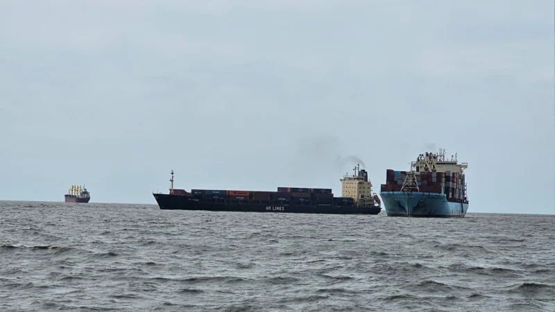চট্টগ্রাম বন্দরের জলসীমায় ২ জাহাজের সংঘর্ষ, উদ্ধারকাজে নৌবাহিনী-কোস্ট গার্ড