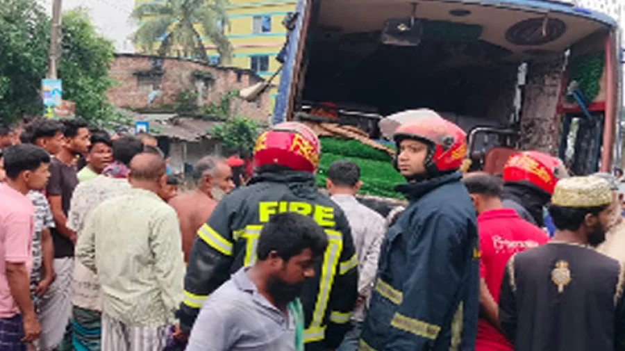সাতসকালেই বগুড়ার সড়কে প্রাণ গেল ৩ জনের
