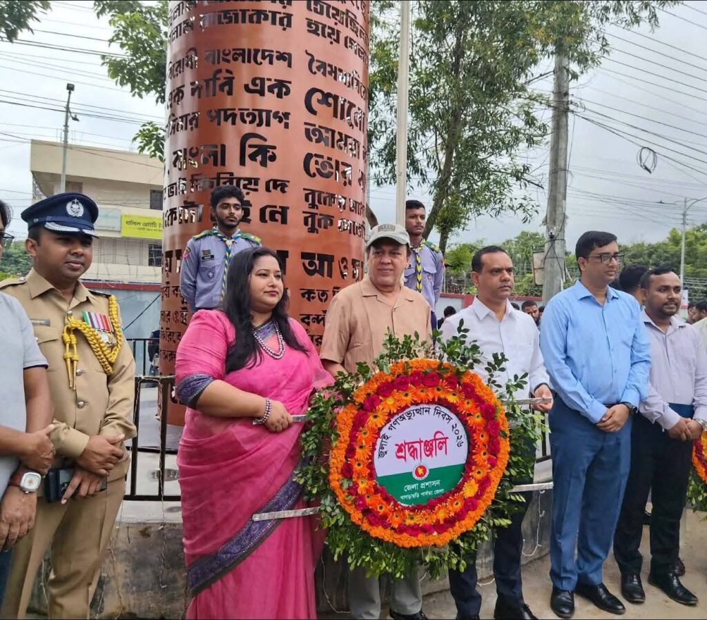 খাগড়াছড়িতে জুলাই স্মৃতি স্তম্ভে সর্বস্তরের মানুষের শ্রদ্ধা নিবেদন