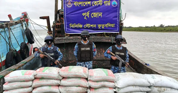 মিয়ানমারে পাচারকালে কুতুবদিয়া চ্যানেলে সিমেন্ট ও সার জব্দ