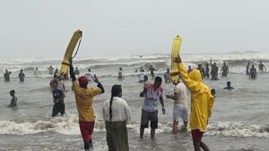 সাগরে ডুবে বাড়ছে মৃত্যু ঝুঁকি, আবহাওয়ার আগাম তথ্য জানলে কমতে পারে প্রাণহানি