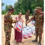 মাটিরাঙ্গার দুর্গম মরাটিলায় সেনাবাহিনীর মানবিক ছোঁয়া: বন্যাদুর্গতদের ত্রাণ, শতাধিক মানুষকে চিকিৎসাসেবা