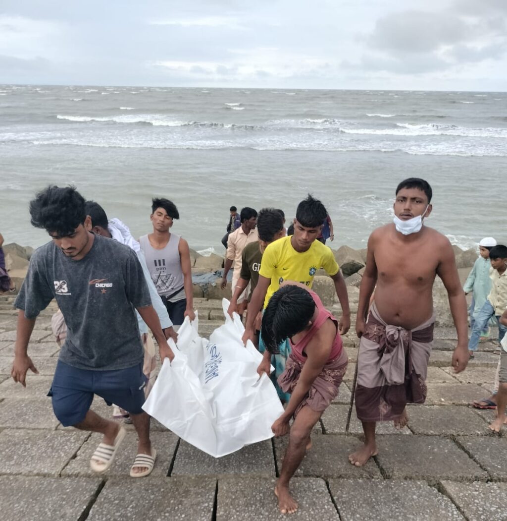 টেকনাফের শাহপরীরদ্বীপে সাগরে ভেসে এলো অজ্ঞাত যুবকের মরদেহ