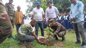 মাটিরাঙ্গায় সেনাবাহিনীর মানবিক উদ্যোগ: শিক্ষার্থীদের মাঝে স্কুল ব্যাগ, ক্রীড়া সামগ্রী ও চারা বিতরণ
