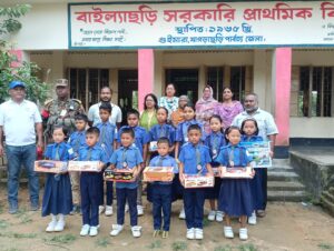 মাটিরাঙ্গায় সেনাবাহিনীর মানবিক উদ্যোগ: শিক্ষার্থীদের মাঝে স্কুল ব্যাগ, ক্রীড়া সামগ্রী ও চারা বিতরণ